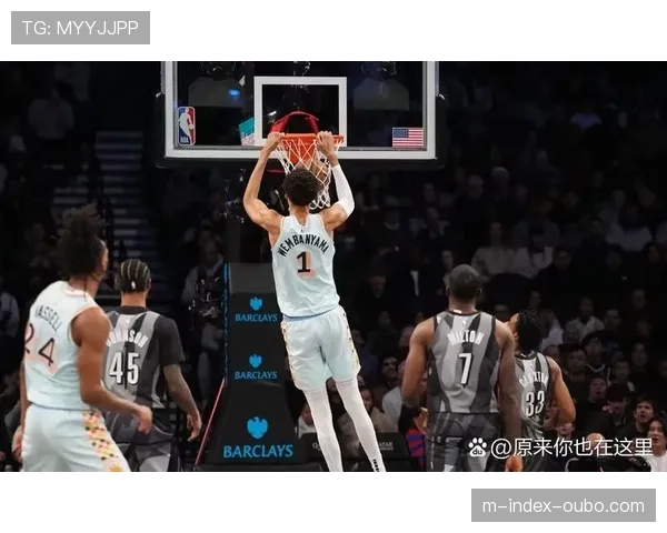 76人残阵应对马刺 马克西持球挡拆面对文班亚马换防选择